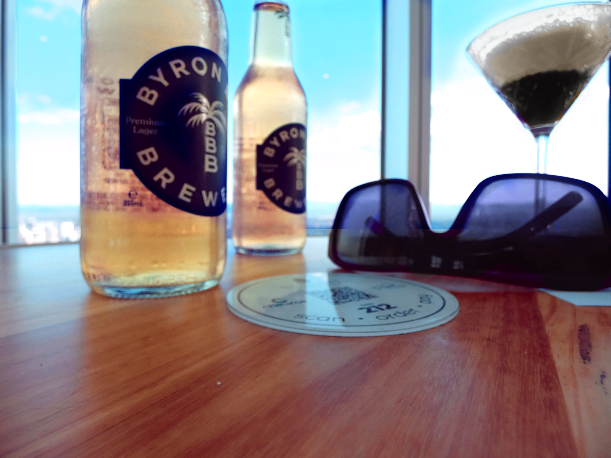 I AM ILLUSTRATOR WITH A STRONG BACKGROUND IN LAYOUT, TYPE, AND GRAPHICS. WITH A PASSION FOR DRAWING.

